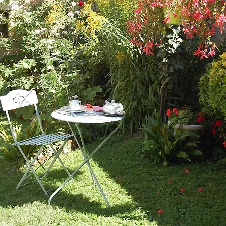 Jardins Secrets Bed & Breakfast *